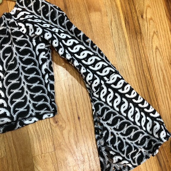 Blithe white and black crop top - Picture 3 of 15